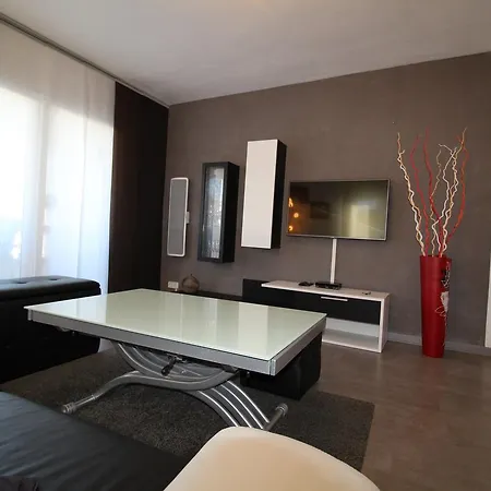 Fonda 24 Apartment