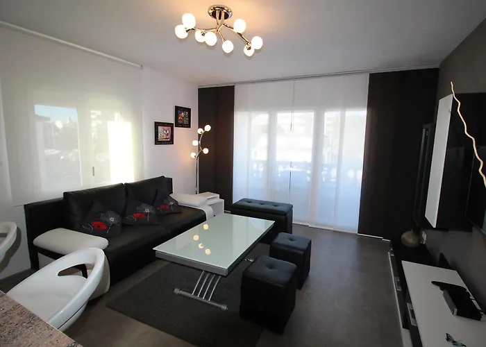 Fonda 24 Apartment Roses